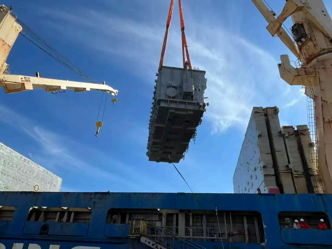 Duo CXXVIII-Ton Transformers navigare in Africam, quare omne grave Leva est probatio peritia et responsabilitas